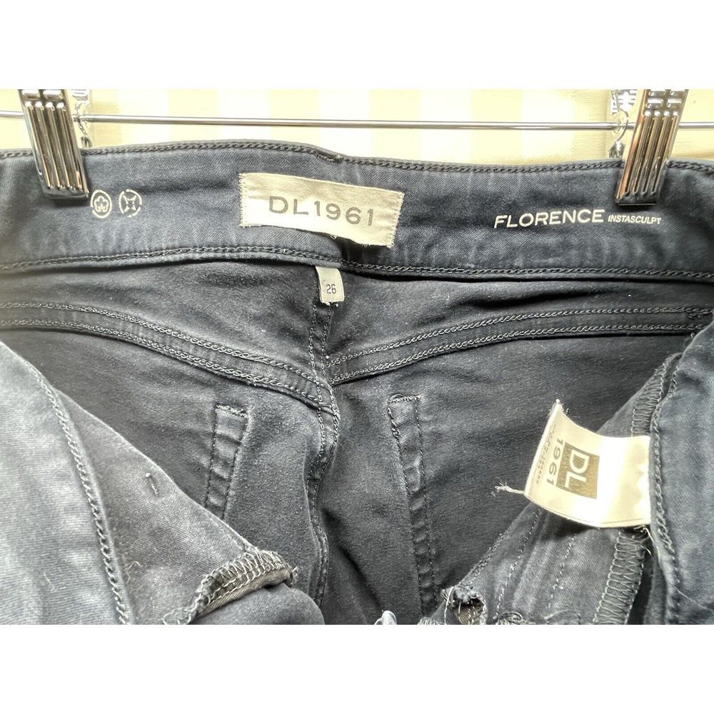 DL1961 WOMANS JEANS FLORENCE SIZE 26 ZIP BOTTOM - Picture 4 of 4